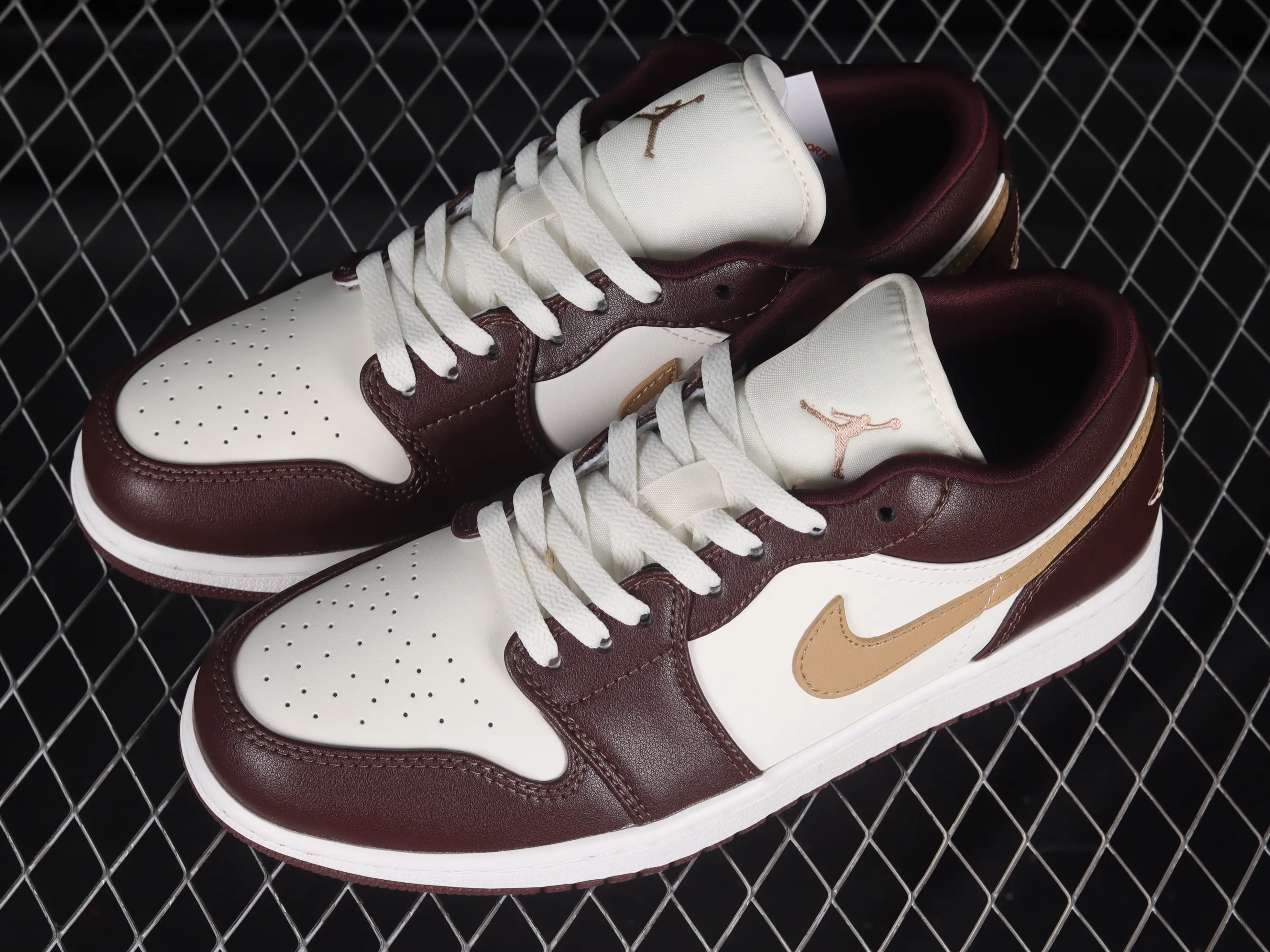 All categories Air Jordan Jordan series basketball shoes Air Jordan 1 Low Z version Air Jordan 1 Low AJ1 Joe 1 white coffee color low-top cultural casual sneakers DC0774-200